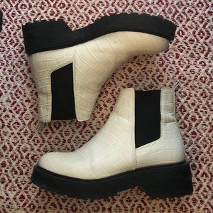 Steve Madden Chunky Chelsea Boots (White/Beige)